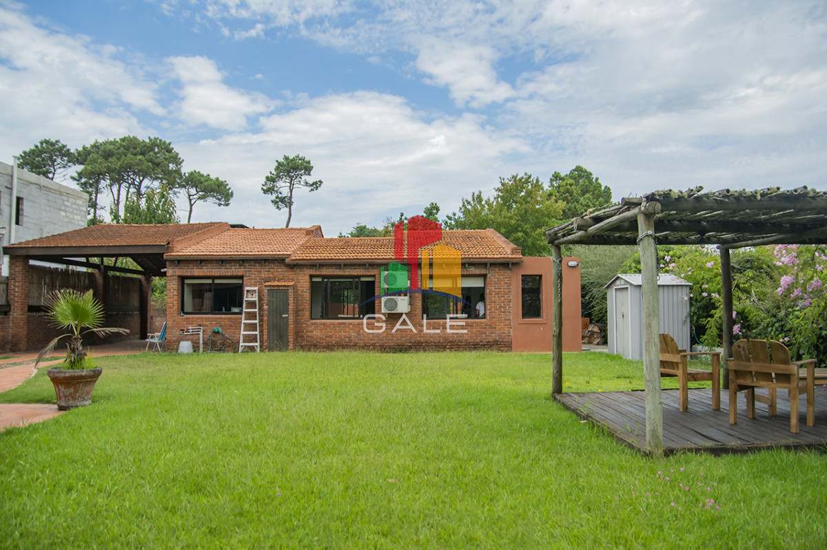 Casa ID.4564 - En venta casa de 3 Dormitorios en Jardines de Córdoba con Barbacoa 