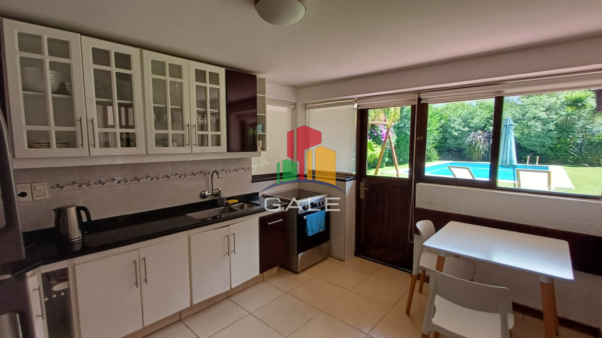 Casa ID.3733 - Vende gran casa para vivir todo el año, de 3 dormitorios en Punta del Este 