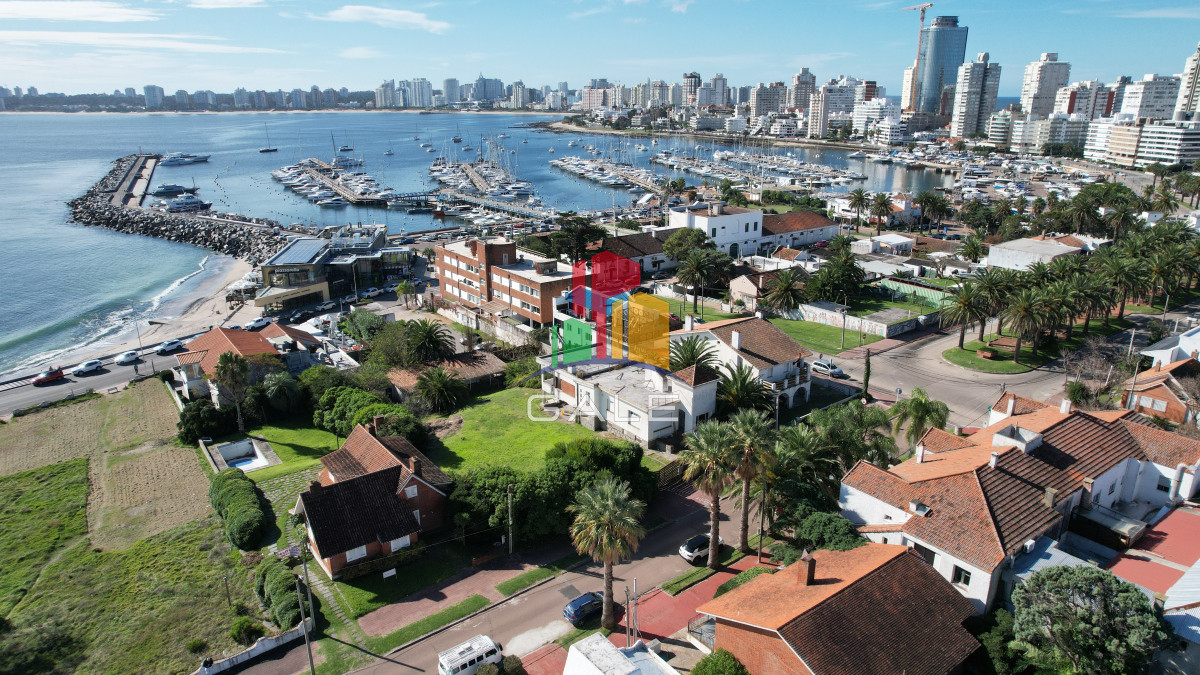 Casa ID.4731 - Chalet en venta con vista al mar en casco histórico de la Península. 