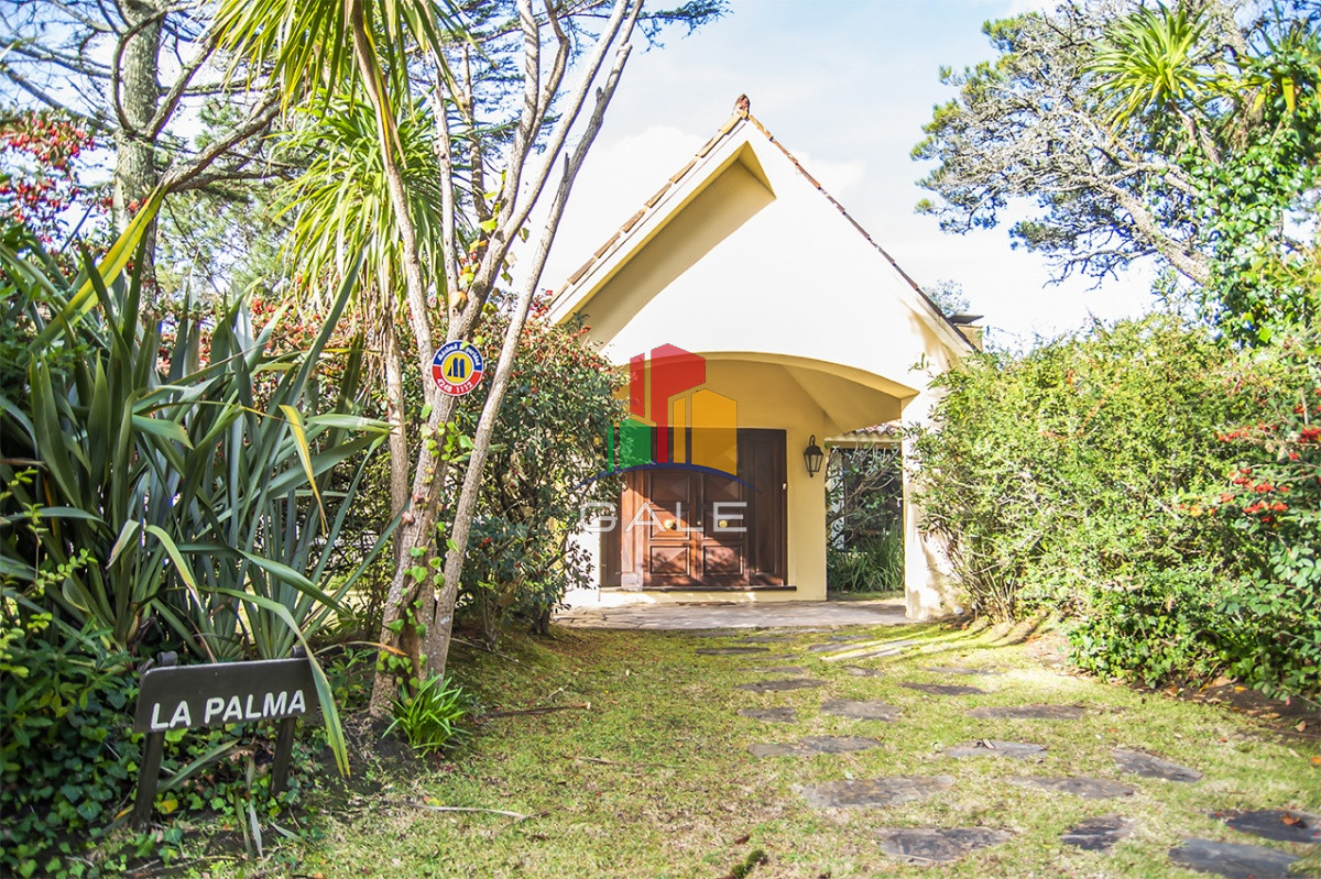 Casa ID.810 - Casa de gran tamaño ubicada en zona del Golf.