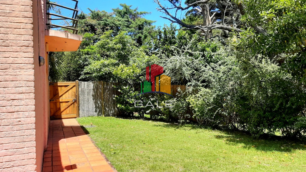 Casa ID.3735 - Casa de 4 dormitorios en venta en Playa Mansa, Punta del Este