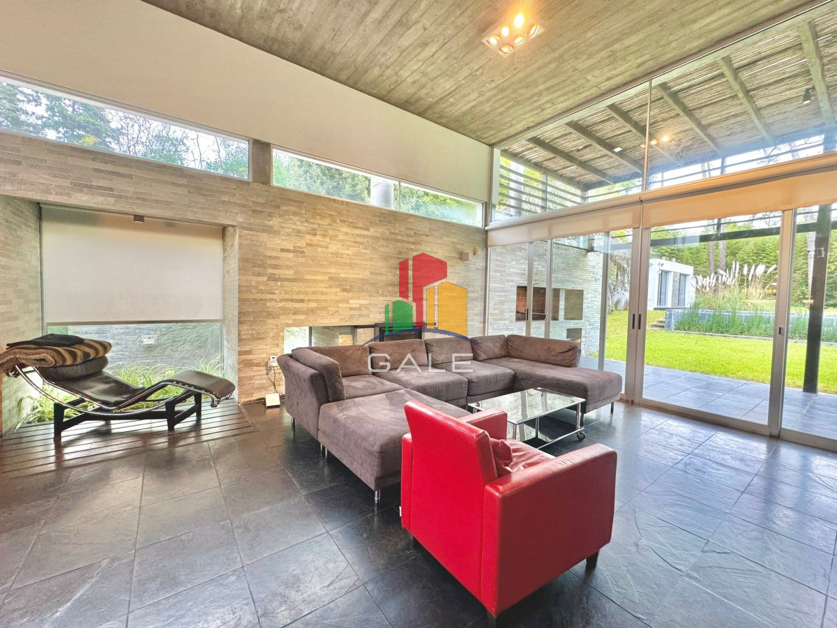 Casa ID.4730 - En venta casa de 5 dormitorios en San Rafael, con piscina 