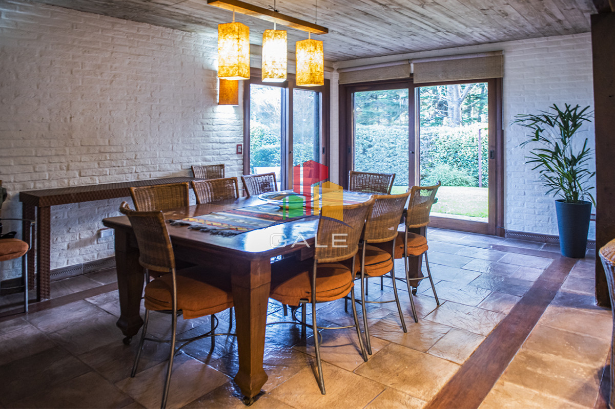 Casa ID.3723 - Vende casa de 4 dormitorios en Cantegirl, Punta del Este