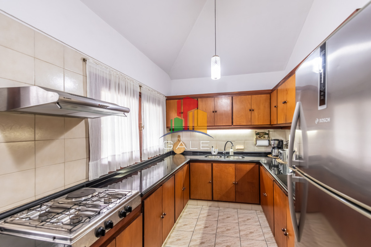 Casa ID.4729 - Vendemos espectacular casa de 4 dormitorios en Playa Mansa, Punta del este