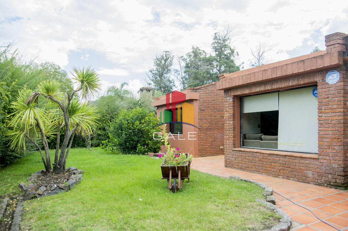 Casa ID.4564 - En venta casa de 3 Dormitorios en Jardines de Córdoba con Barbacoa 