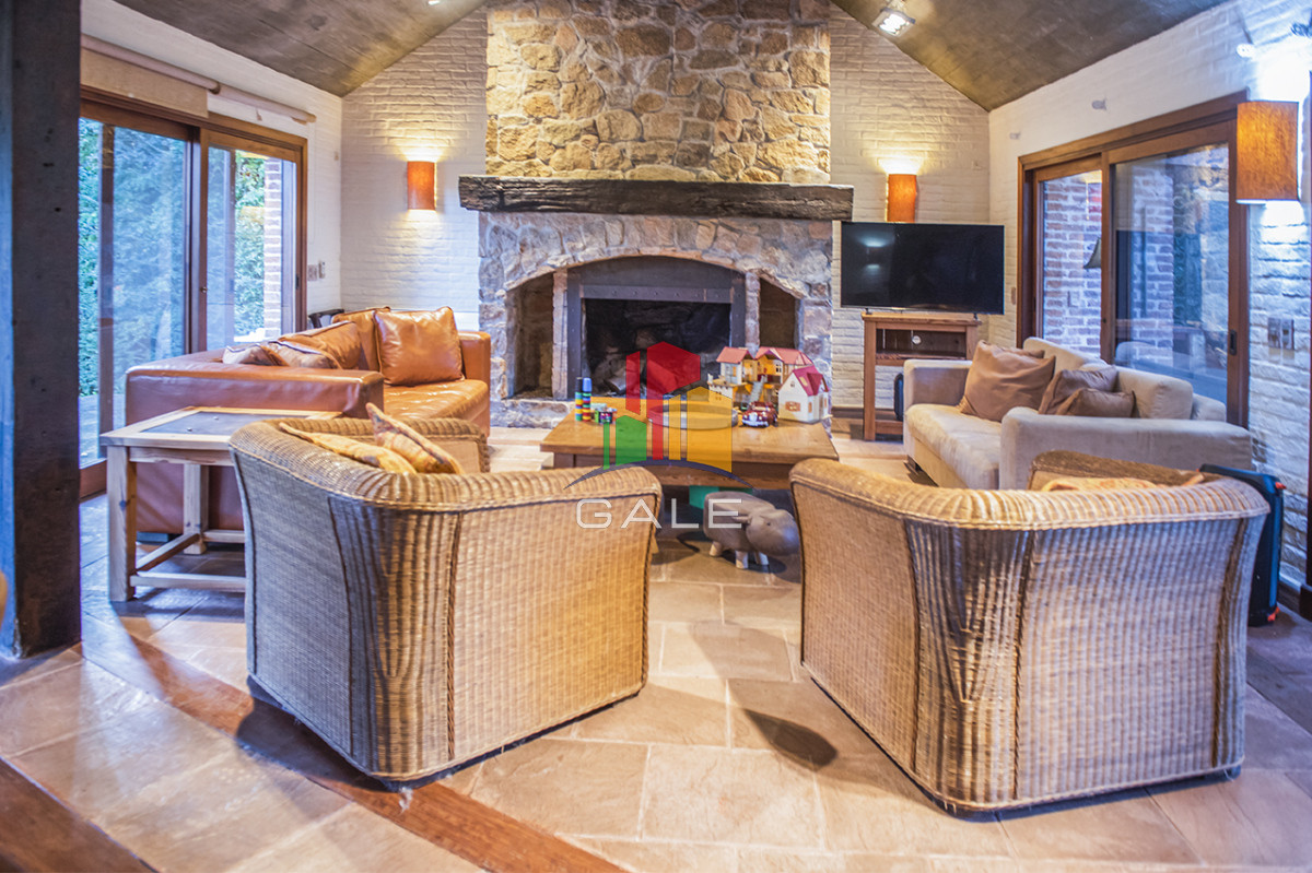 Casa ID.3723 - Vende casa de 4 dormitorios en Cantegirl, Punta del Este