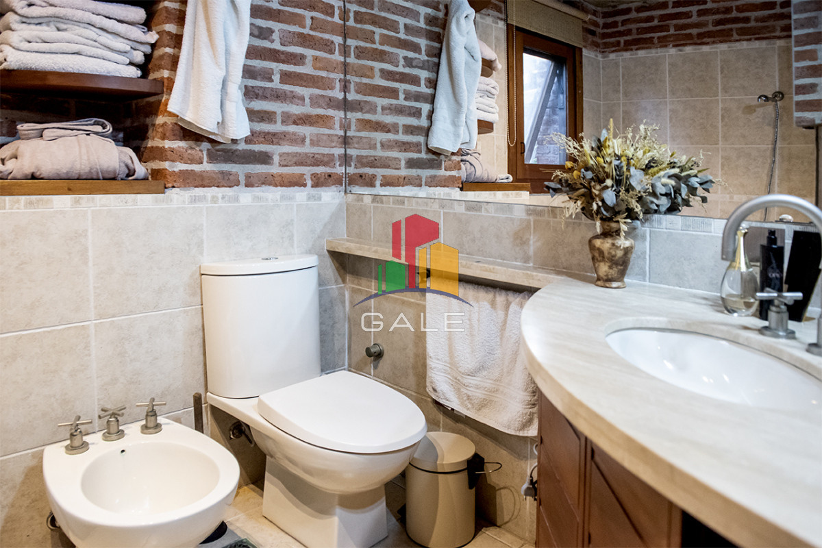 Casa ID.3723 - Vende casa de 4 dormitorios en Cantegirl, Punta del Este