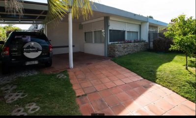 Vende casa completamente reciclada en Cantegril, Punta del Este