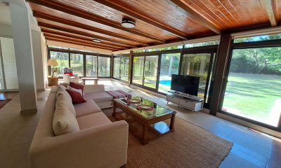 Espaciosa Casa en Barrio Privado de 6 dorm y piscina en Punta del Este