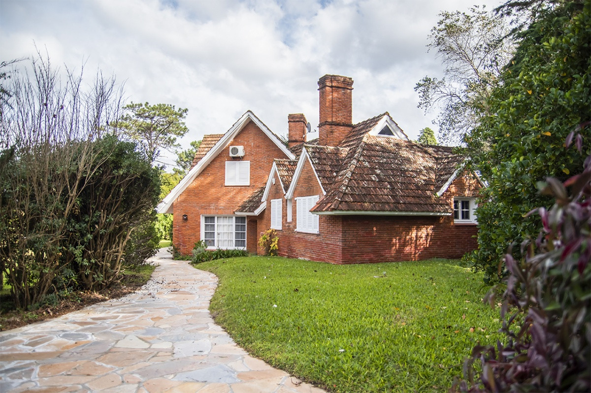 Casa ID.262 - Hermosísima casa en Golf, Punta del Este