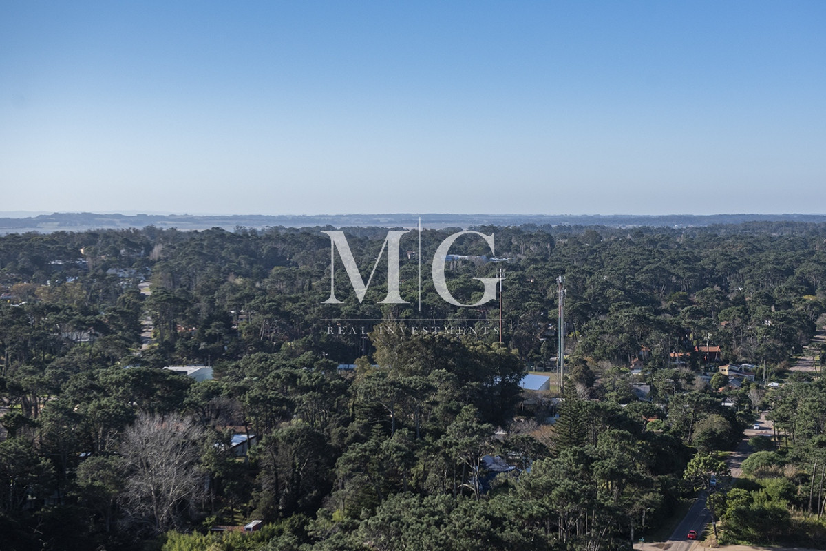 Apartamento ID.1501 - Vende departamento de 3 suites en Punta del Este.