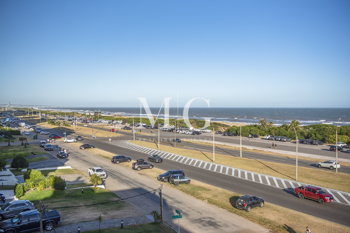 Apartamento ID.1500 - Apartamento Penthouse, frente al mar, playa brava, 3 dormitorios con hermosa vista