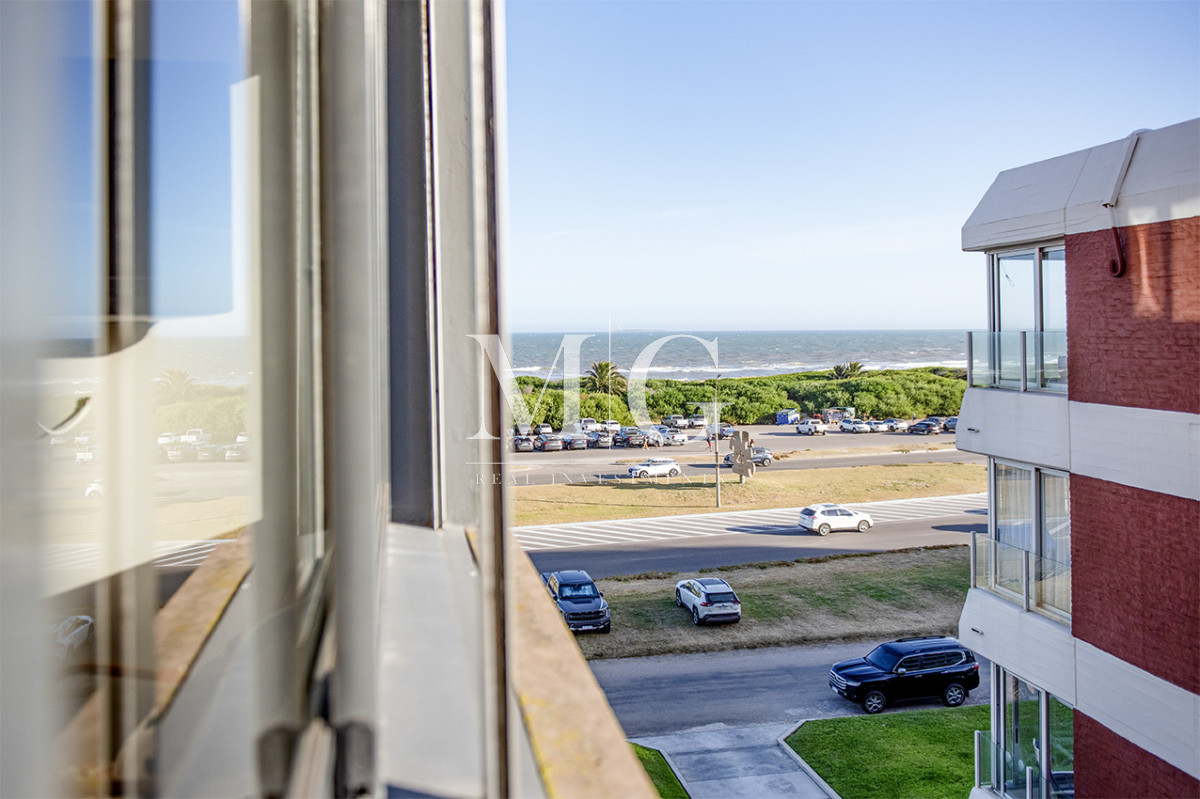 Apartamento ID.1500 - Apartamento Penthouse, frente al mar, playa brava, 3 dormitorios con hermosa vista