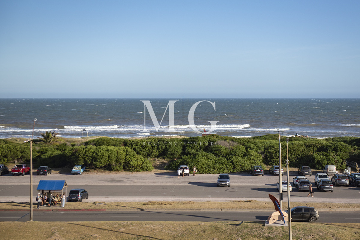 Apartamento ID.1500 - Apartamento Penthouse, frente al mar, playa brava, 3 dormitorios con hermosa vista