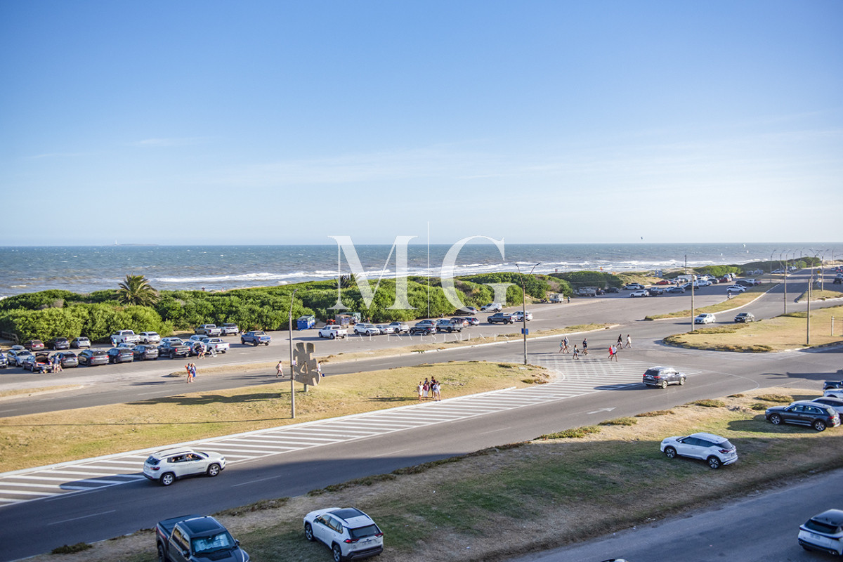 Apartamento ID.1500 - Apartamento Penthouse, frente al mar, playa brava, 3 dormitorios con hermosa vista