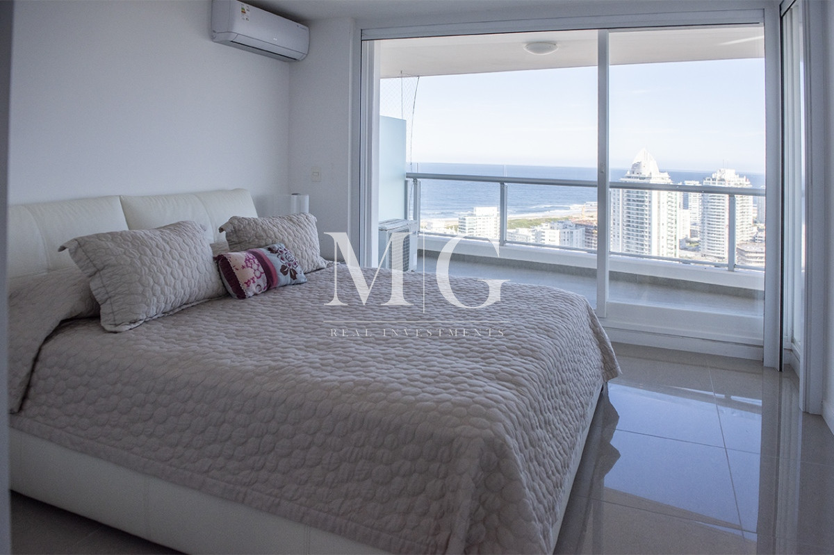 Apartamento ID.1501 - Vende departamento de 3 suites en Punta del Este.