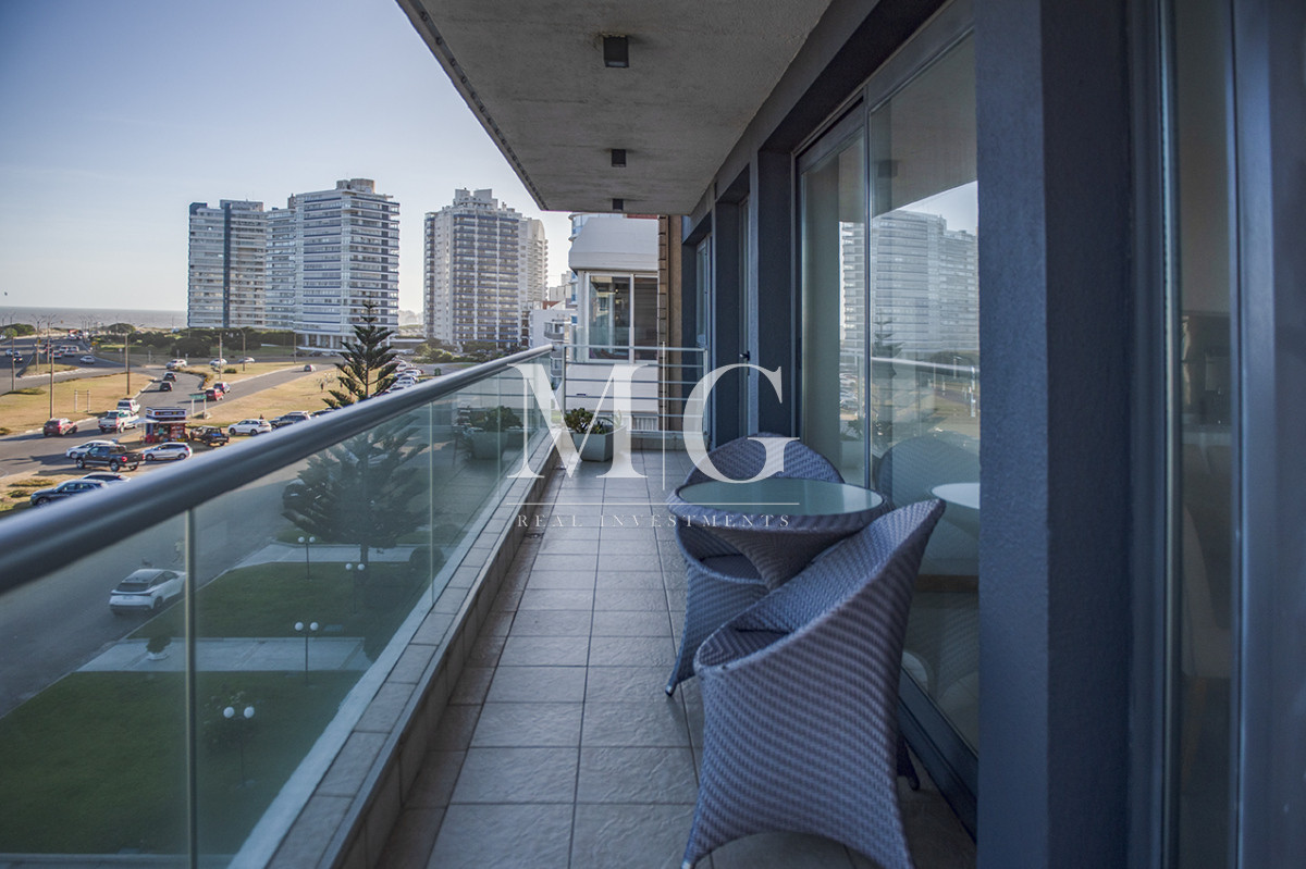 Apartamento ID.1500 - Apartamento Penthouse, frente al mar, playa brava, 3 dormitorios con hermosa vista