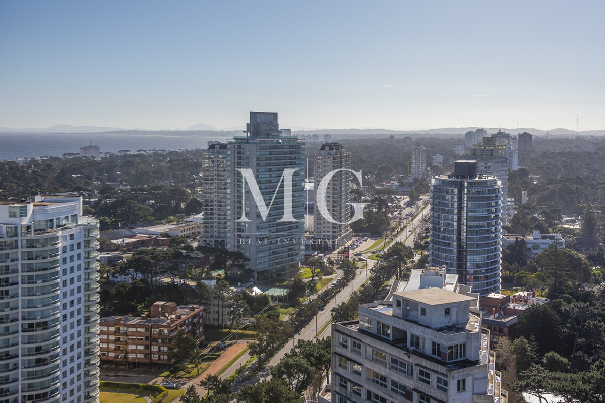 Apartamento ID.1501 - Vende departamento de 3 suites en Punta del Este.