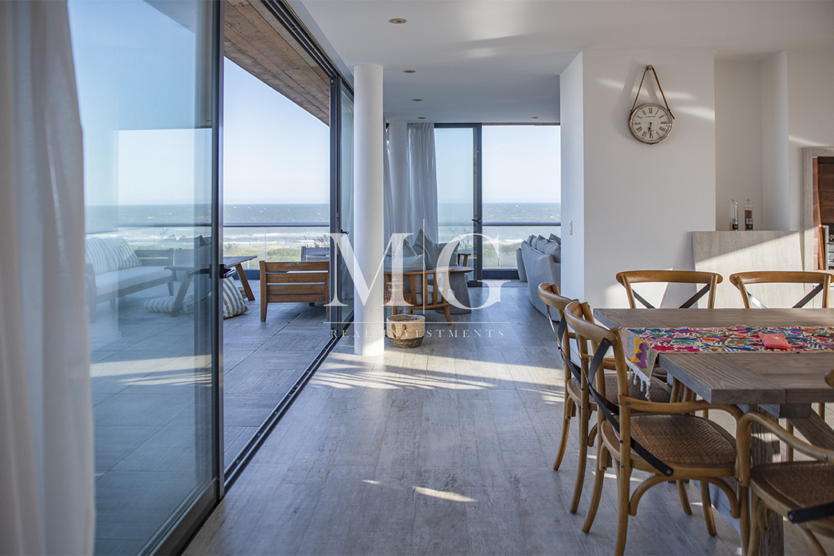 Apartamento ID.1500 - Apartamento Penthouse, frente al mar, playa brava, 3 dormitorios con hermosa vista