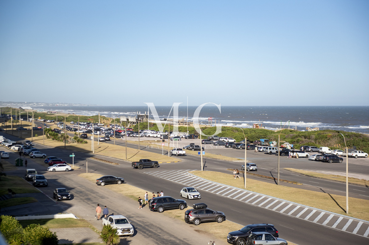 Apartamento ID.1500 - Apartamento Penthouse, frente al mar, playa brava, 3 dormitorios con hermosa vista