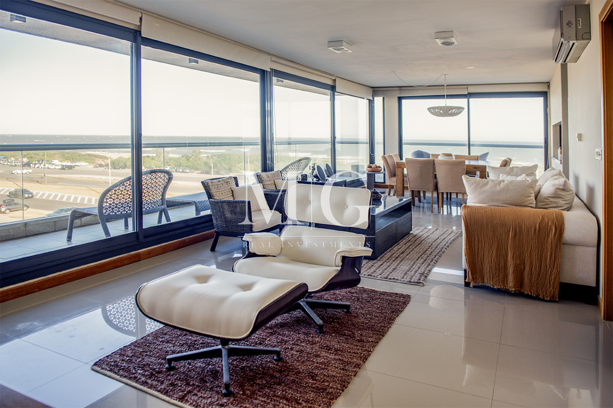 Apartamento ID.1500 - Apartamento Penthouse, frente al mar, playa brava, 3 dormitorios con hermosa vista