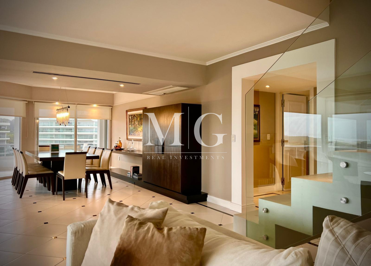 Apartamento ID.1495 - Espectacular Departamento en venta frente al mar, penthouse de 4 dormitorios. Punta del Este