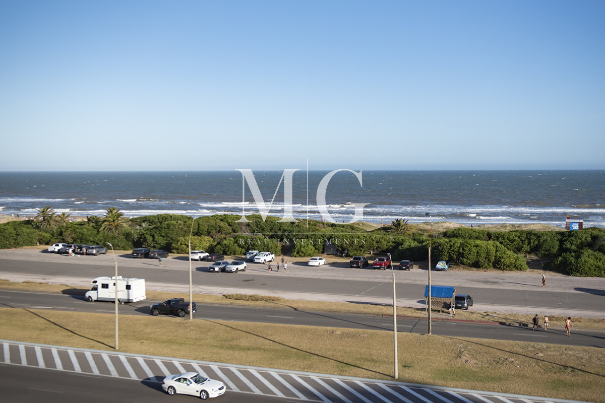 Apartamento ID.1500 - Apartamento Penthouse, frente al mar, playa brava, 3 dormitorios con hermosa vista