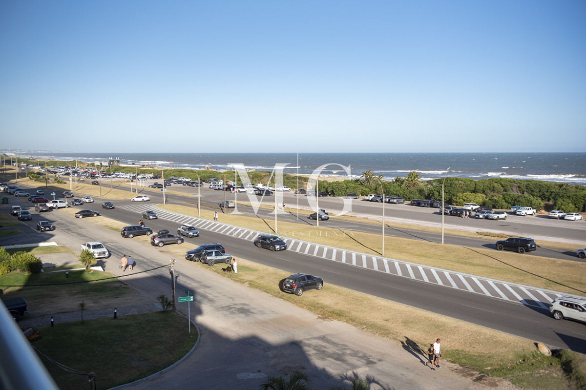 Apartamento ID.1500 - Apartamento Penthouse, frente al mar, playa brava, 3 dormitorios con hermosa vista