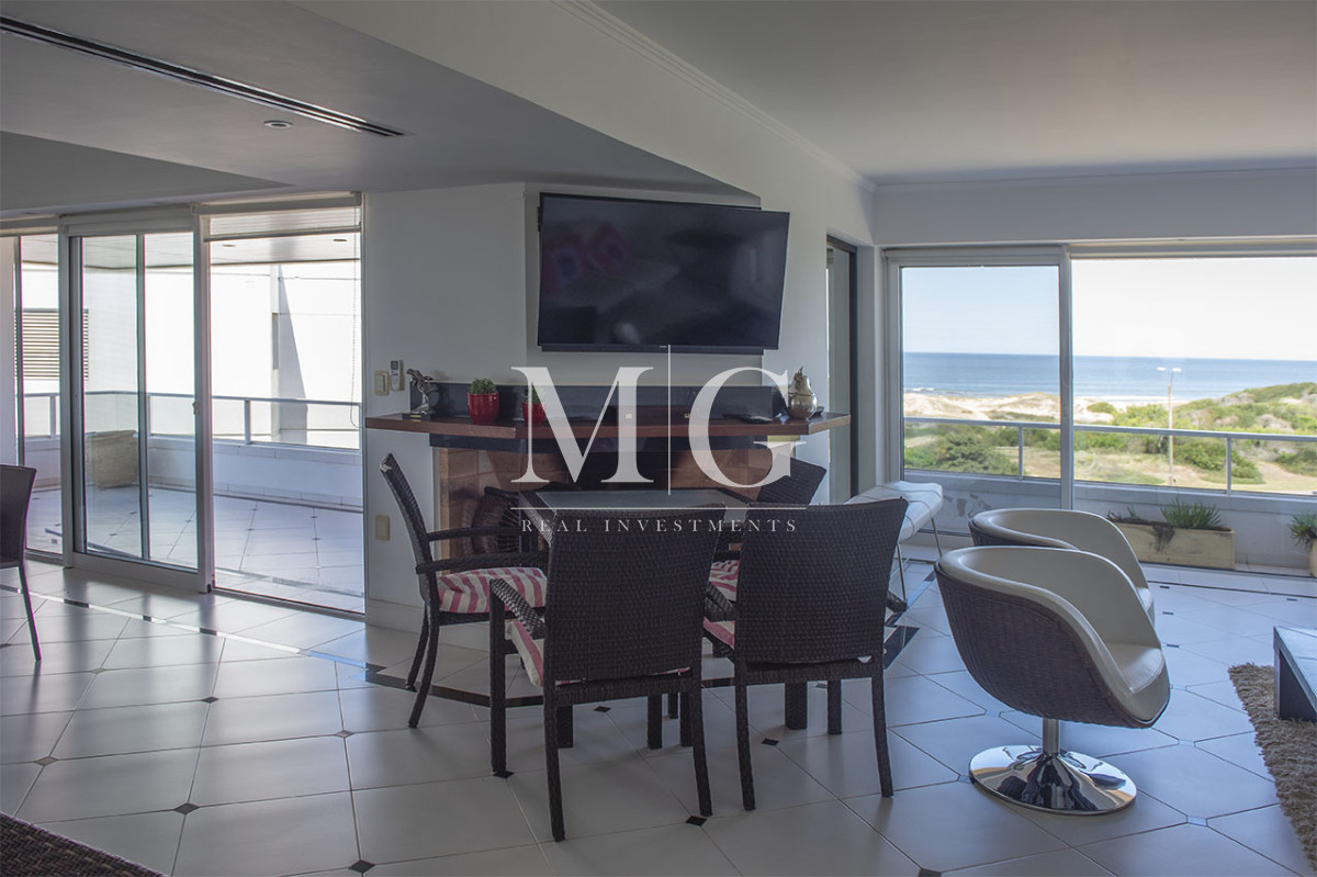 Apartamento ID.1497 - Penthouse Duplex en Venta de 4 dormitorios en Playa Brava , Punta del este 