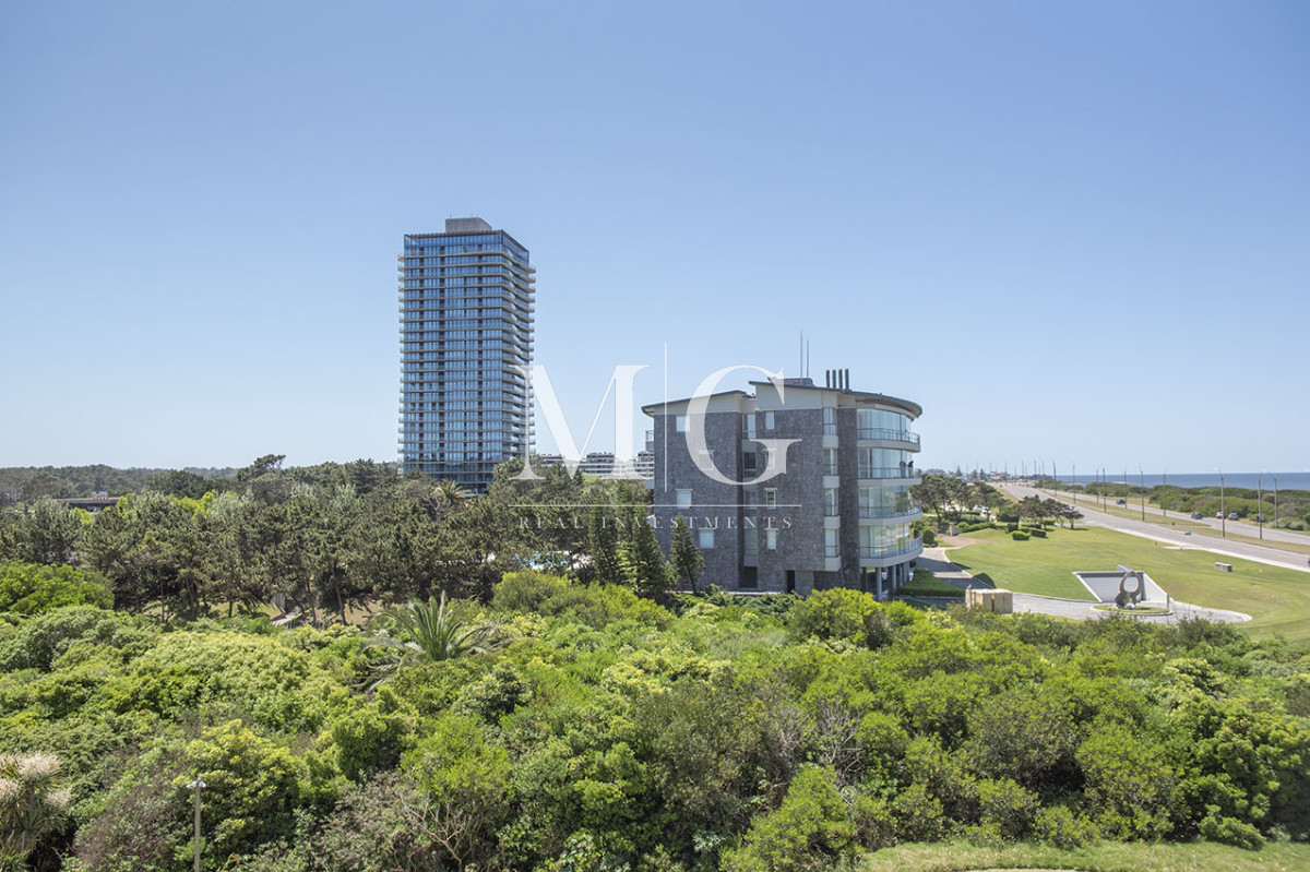 Apartamento ID.1497 - Penthouse Duplex en Venta de 4 dormitorios en Playa Brava , Punta del este 