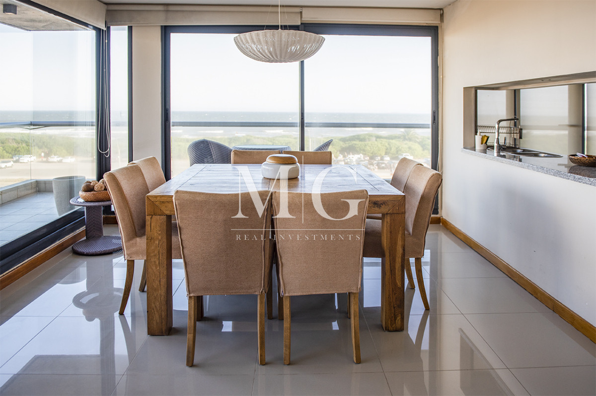 Apartamento ID.1500 - Apartamento Penthouse, frente al mar, playa brava, 3 dormitorios con hermosa vista