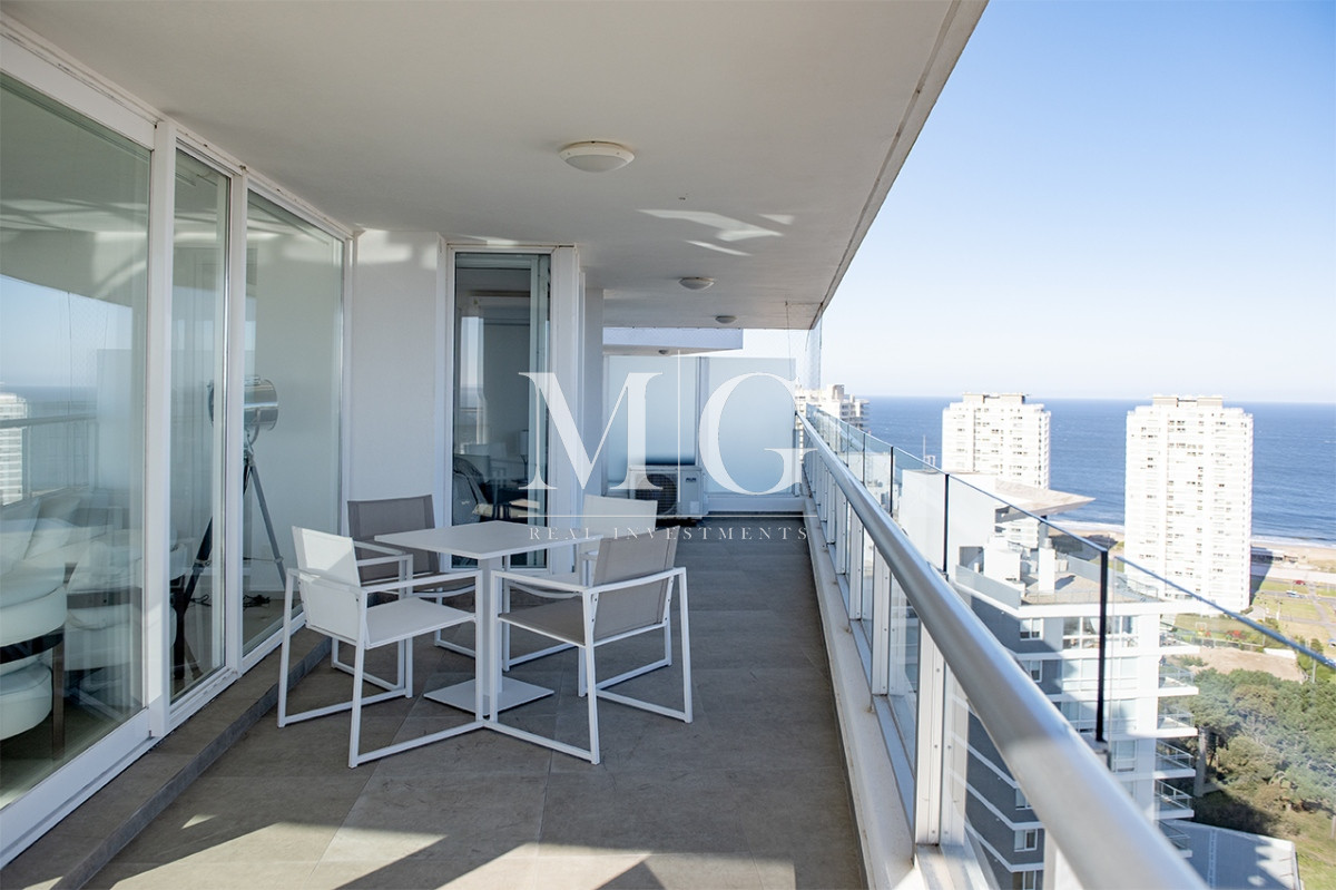Apartamento ID.1501 - Vende departamento de 3 suites en Punta del Este.