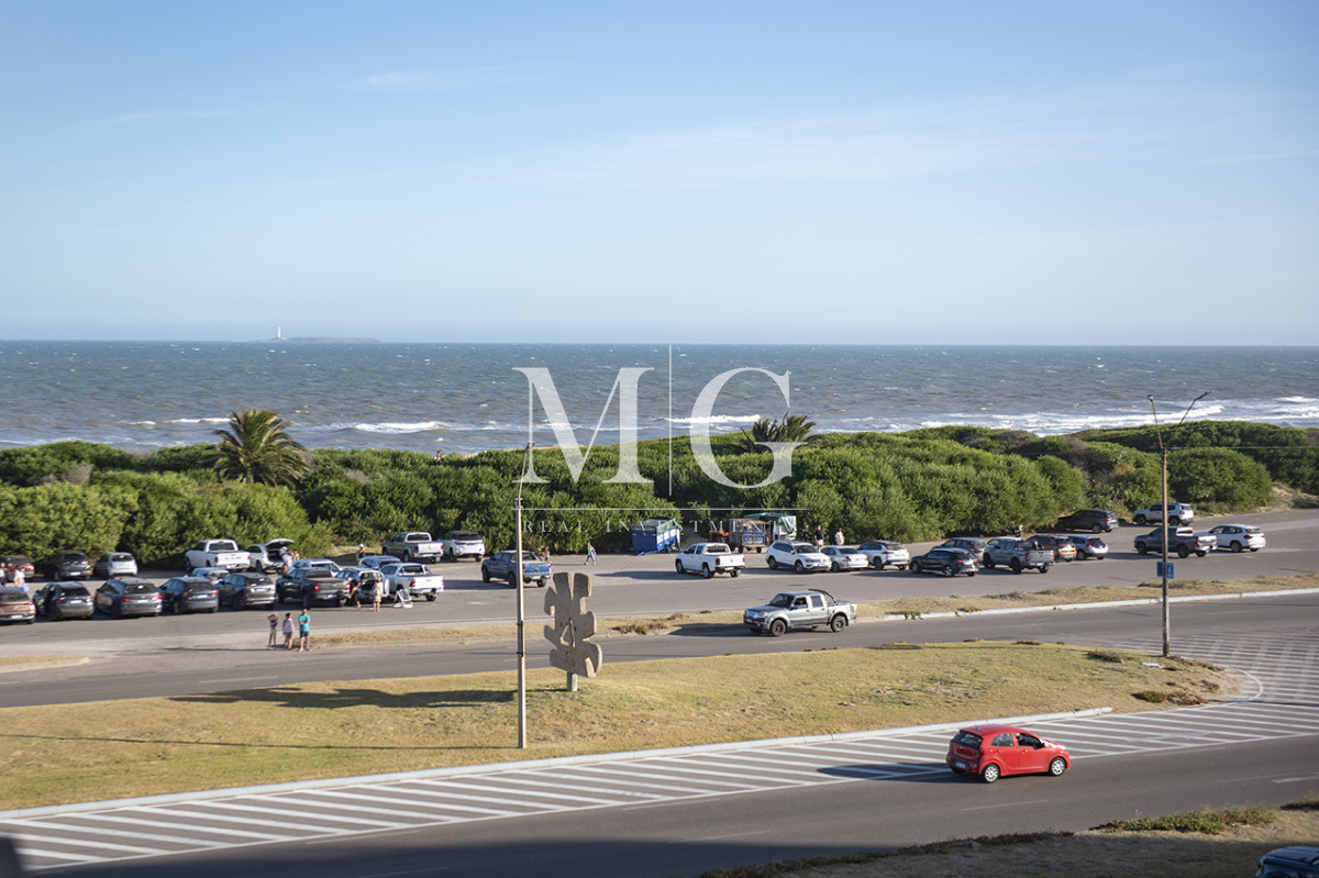Apartamento ID.1500 - Apartamento Penthouse, frente al mar, playa brava, 3 dormitorios con hermosa vista