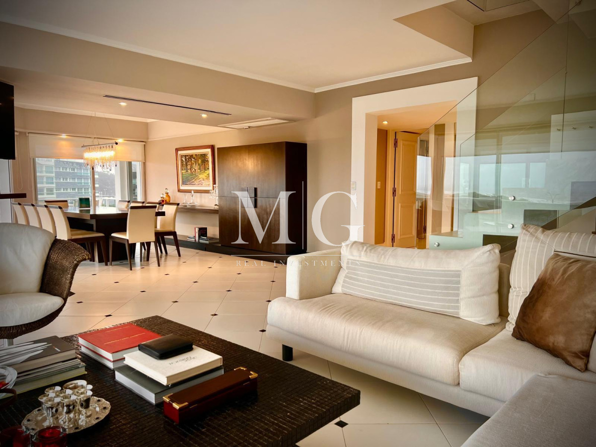 Apartamento ID.1495 - Espectacular Departamento en venta frente al mar, penthouse de 4 dormitorios. Punta del Este