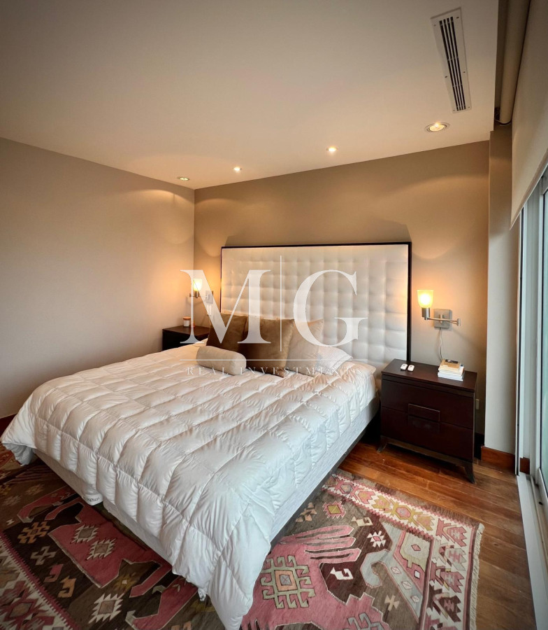 Apartamento ID.1495 - Espectacular Departamento en venta frente al mar, penthouse de 4 dormitorios. Punta del Este