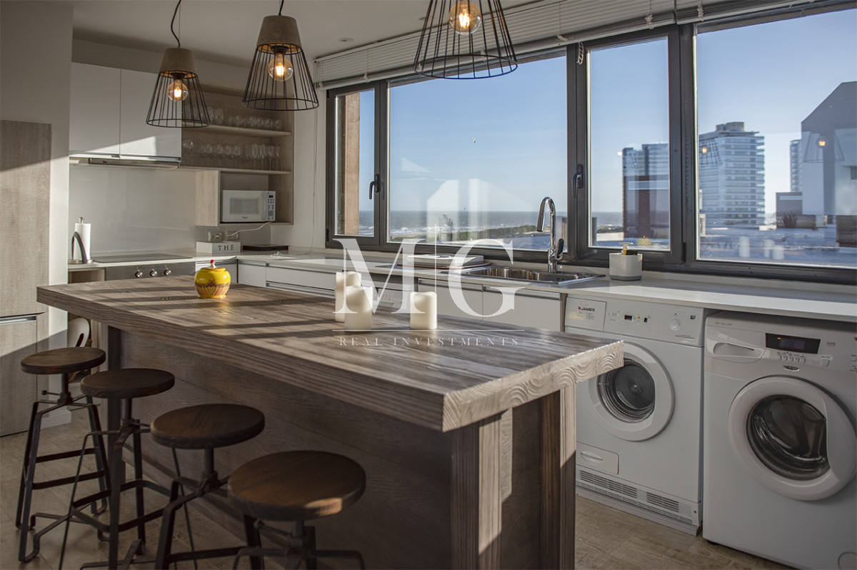 Apartamento ID.1500 - Apartamento Penthouse, frente al mar, playa brava, 3 dormitorios con hermosa vista