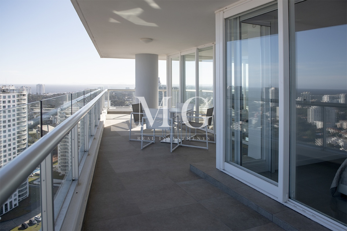 Apartamento ID.1501 - Vende departamento de 3 suites en Punta del Este.