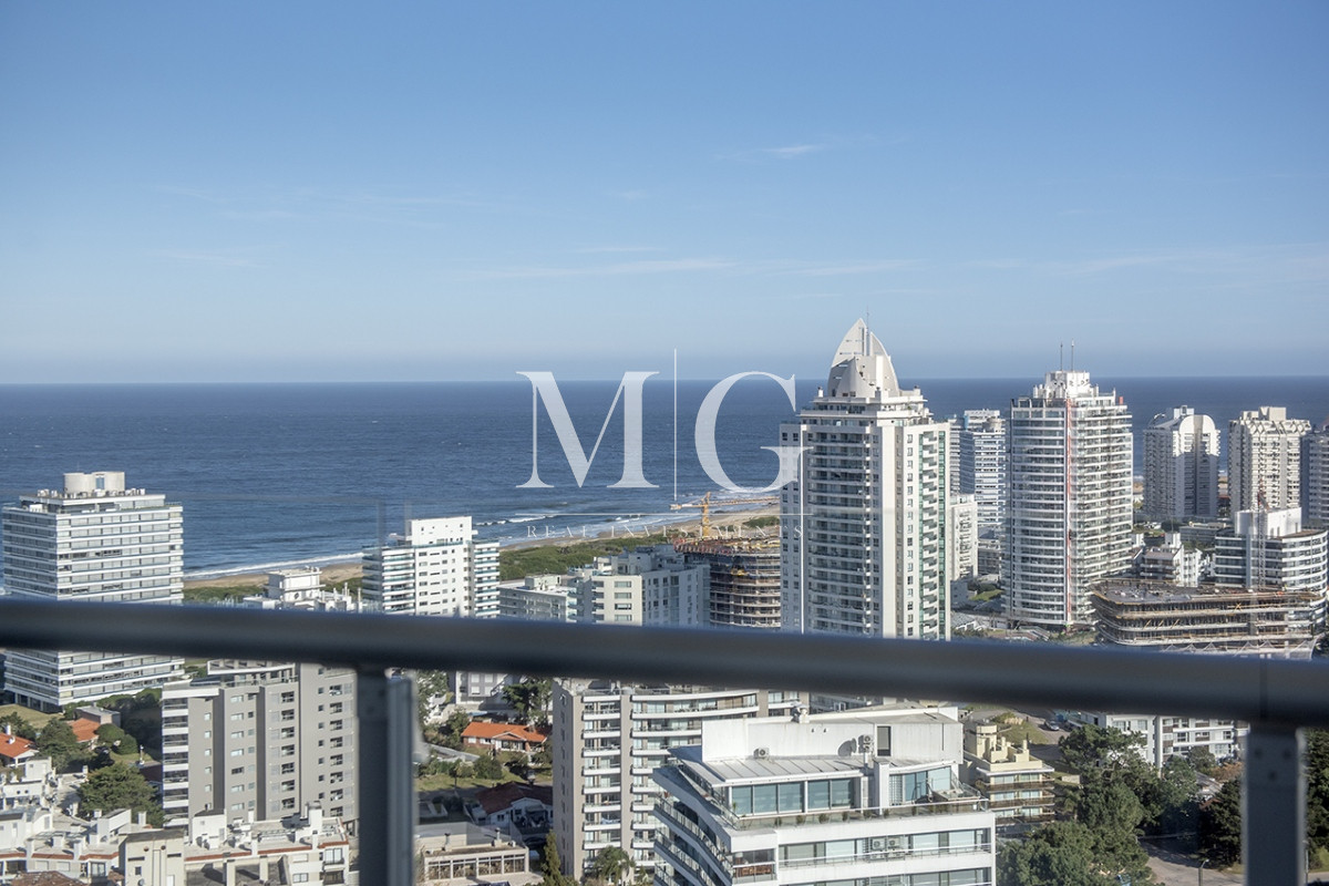 Apartamento ID.1501 - Vende departamento de 3 suites en Punta del Este.