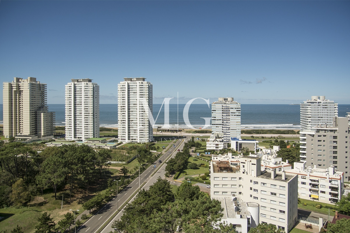Apartamento ID.1502 - Penthouse en Punta del Este, playa brava 4 dormitorios
