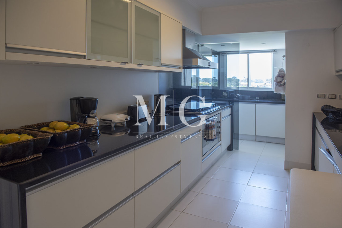 Apartamento ID.1497 - Penthouse Duplex en Venta de 4 dormitorios en Playa Brava , Punta del este 