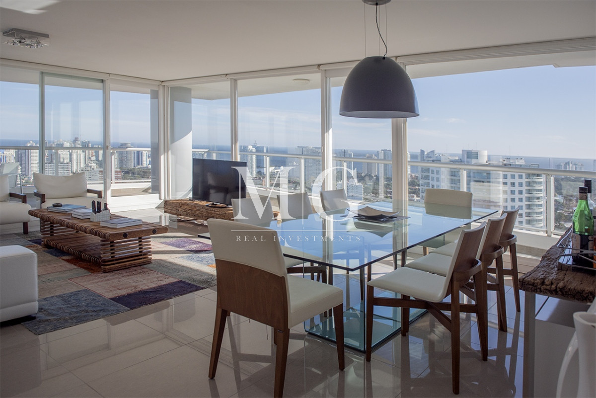 Apartamento ID.1501 - Vende departamento de 3 suites en Punta del Este.