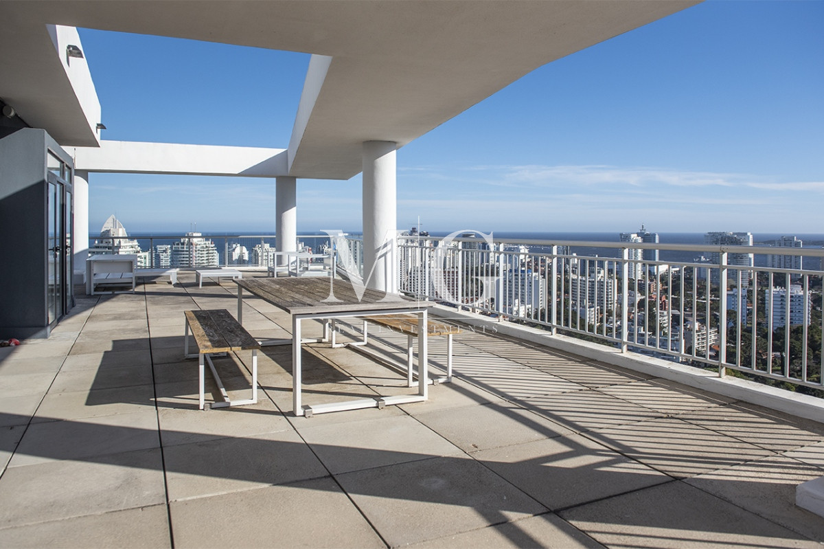 Apartamento ID.1501 - Vende departamento de 3 suites en Punta del Este.