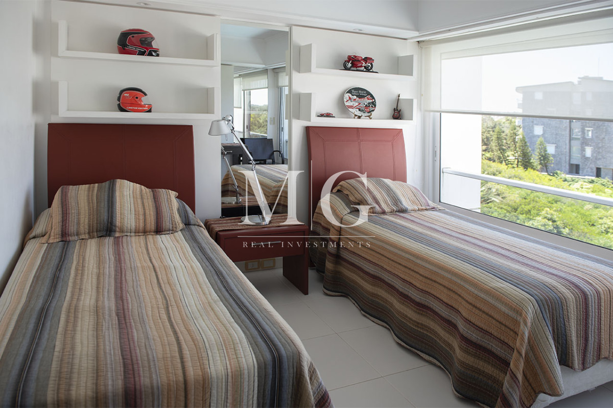 Apartamento ID.1497 - Penthouse Duplex en Venta de 4 dormitorios en Playa Brava , Punta del este 