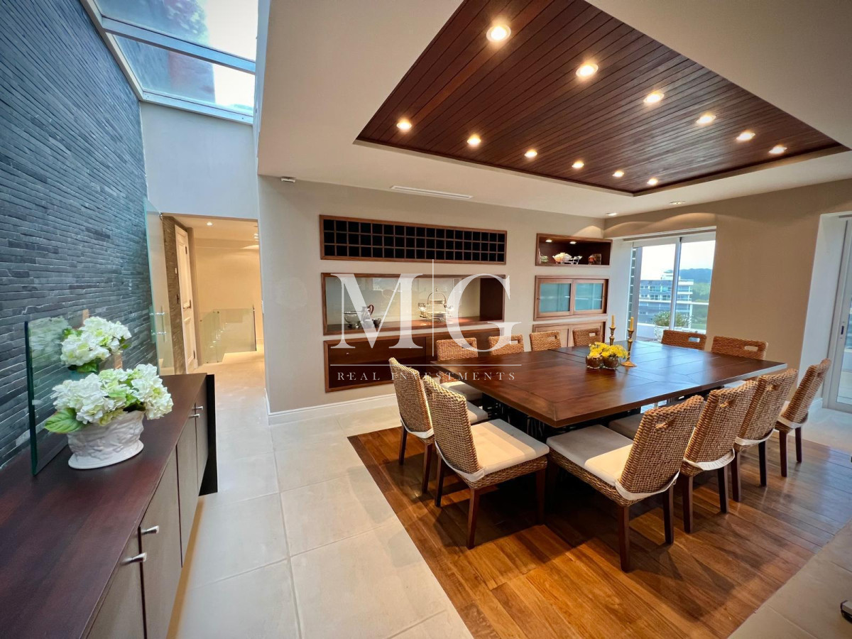 Apartamento ID.1495 - Espectacular Departamento en venta frente al mar, penthouse de 4 dormitorios. Punta del Este