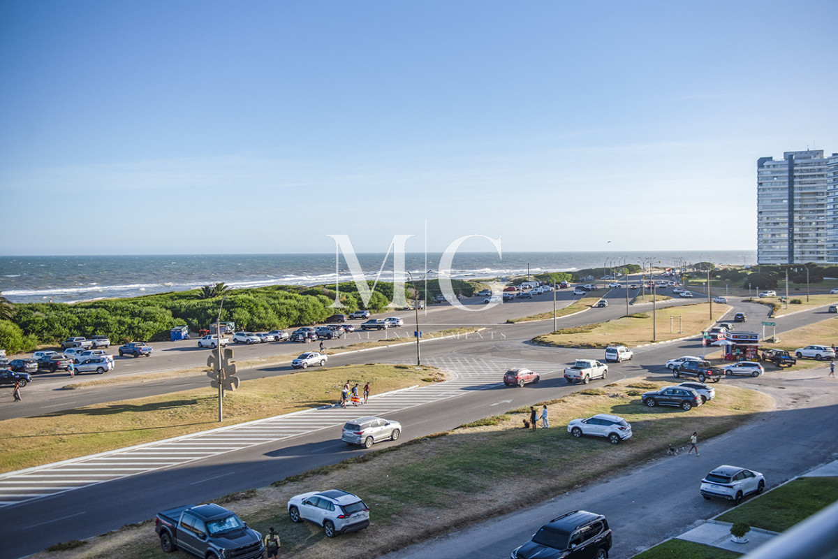 Apartamento ID.1500 - Apartamento Penthouse, frente al mar, playa brava, 3 dormitorios con hermosa vista