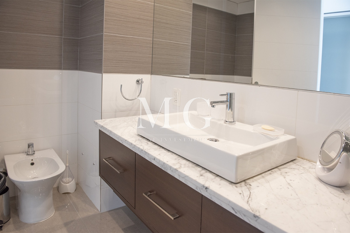 Apartamento ID.1501 - Vende departamento de 3 suites en Punta del Este.