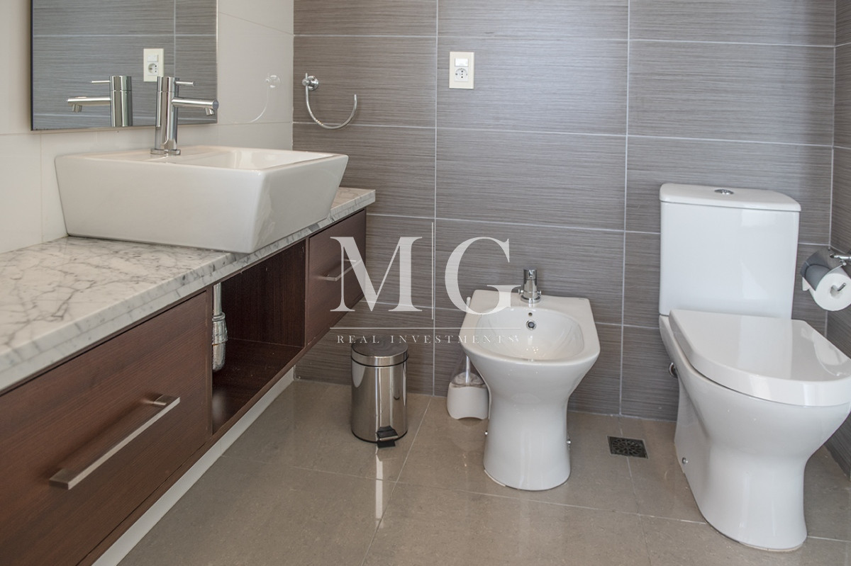 Apartamento ID.1501 - Vende departamento de 3 suites en Punta del Este.