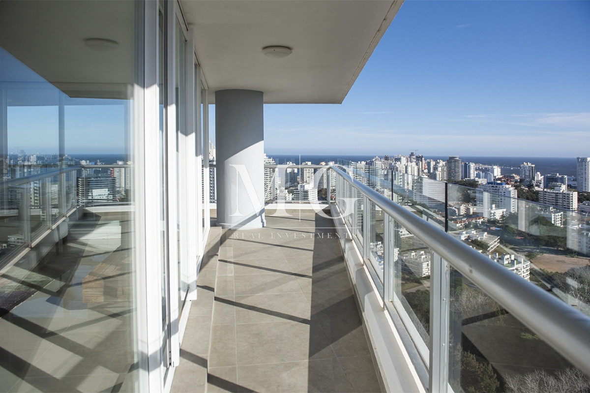Apartamento ID.1501 - Vende departamento de 3 suites en Punta del Este.