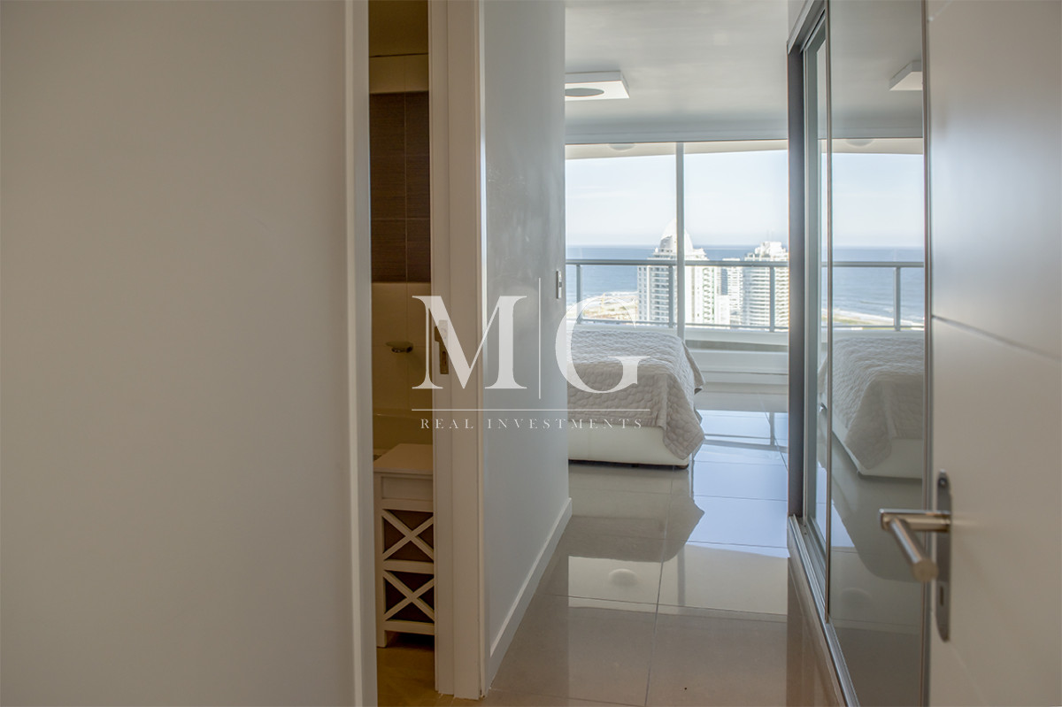 Apartamento ID.1501 - Vende departamento de 3 suites en Punta del Este.