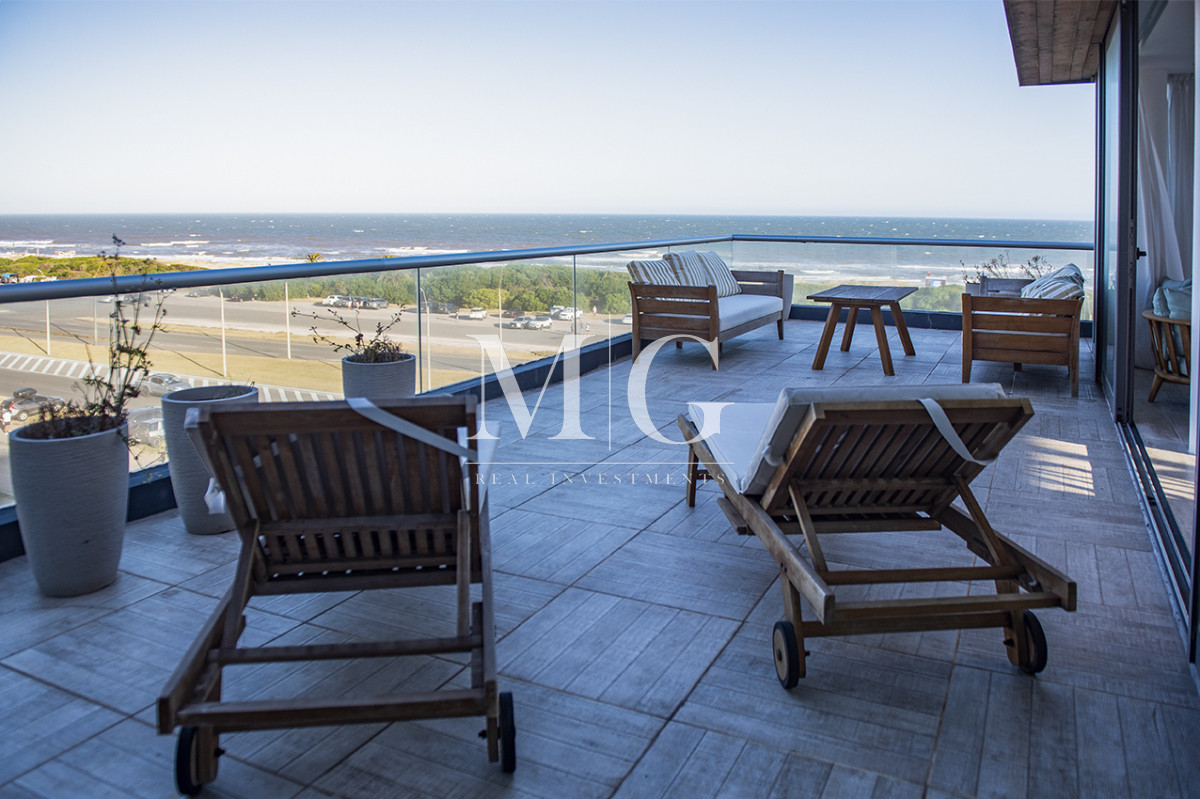 Apartamento ID.1500 - Apartamento Penthouse, frente al mar, playa brava, 3 dormitorios con hermosa vista